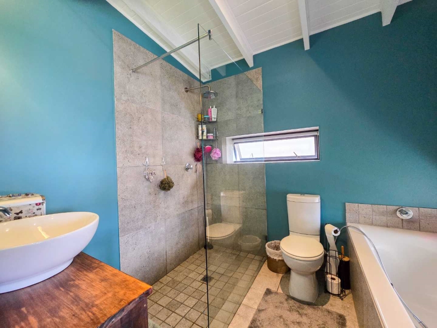 5 Bedroom Property for Sale in Stilbaai Oos Western Cape